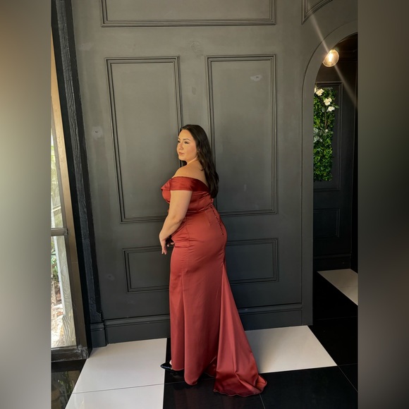 David’s Bridal Bridesmaid Dress - Picture 1 of 10